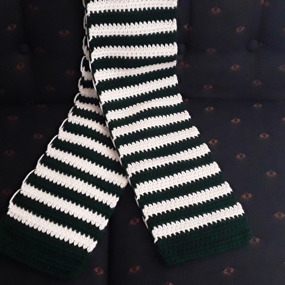 NWOT handmade green & white scarf - Picture 2 of 2